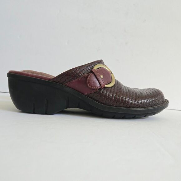 Clarks Women's Brown and Burgundy Clogs mules size 6 - Picture 1 of 8